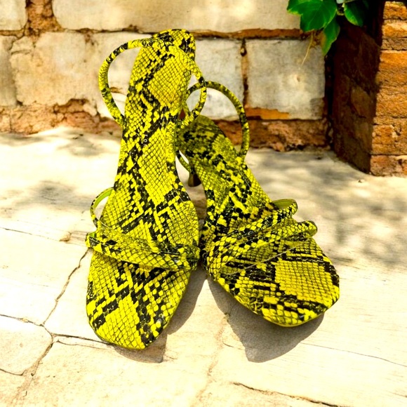 ZARA Size EU36 Yellow color snake pattern. - Picture 4 of 6